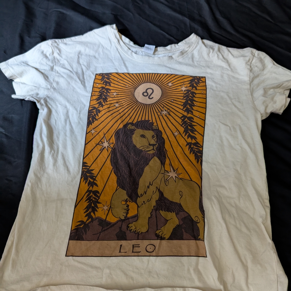 Leo Graphic White T-Shirt